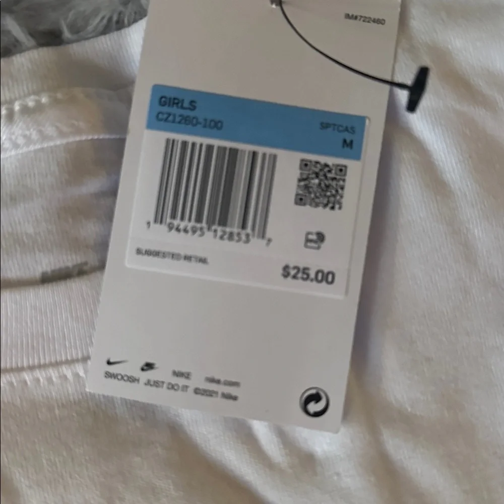 Nike Girls Long Sleeve T-Shirt - The Nike Tee - Black Nike Swoosh Front -NEW M&L